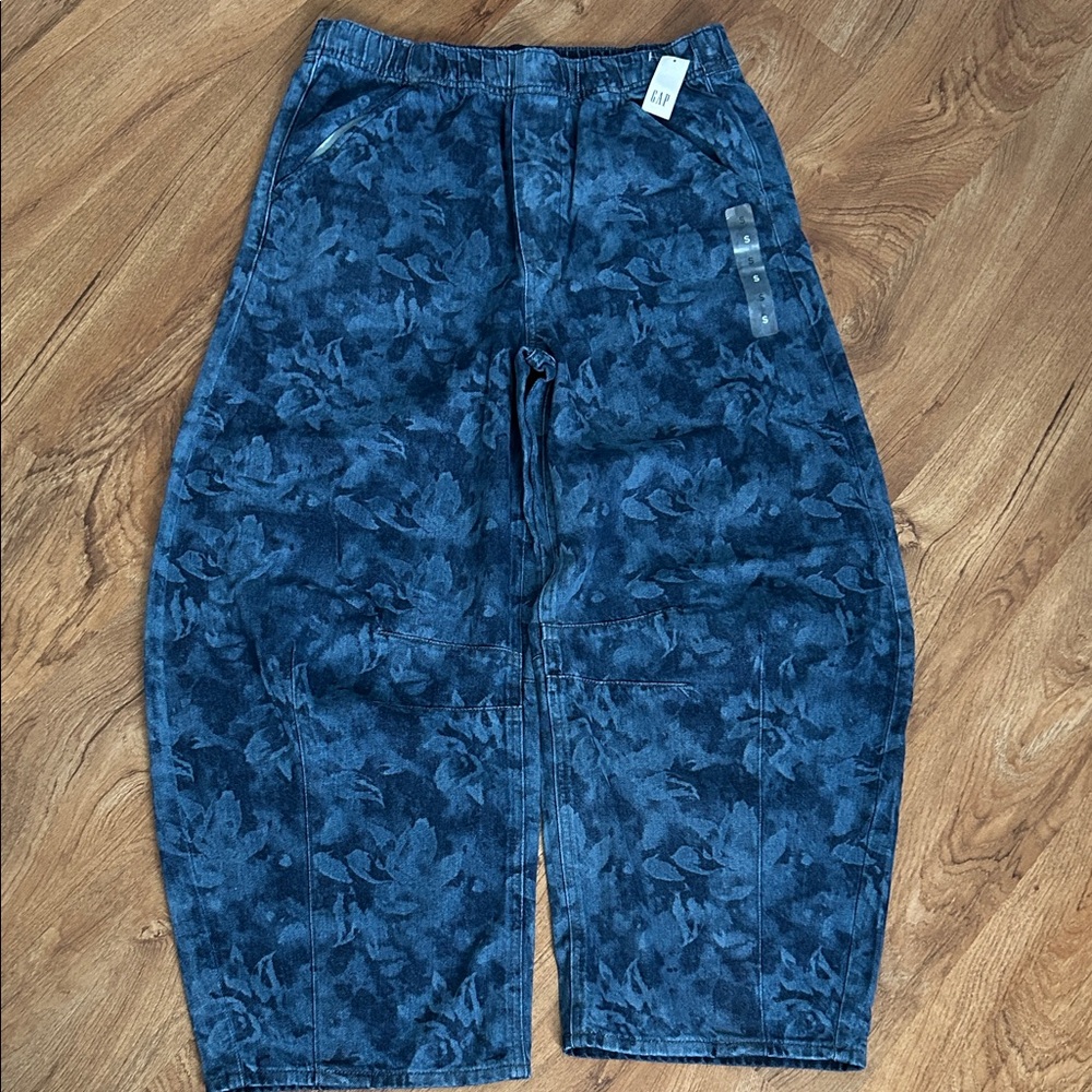 GAP barrel Blue Floral Denim Pants